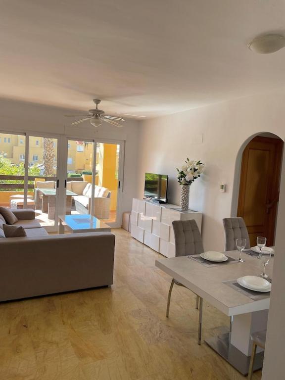A Stunning 2 Bedroom Apartment 5 Min Walk To The Beautiful Beaches Of Vera Playa Playas de Vera Екстер'єр фото